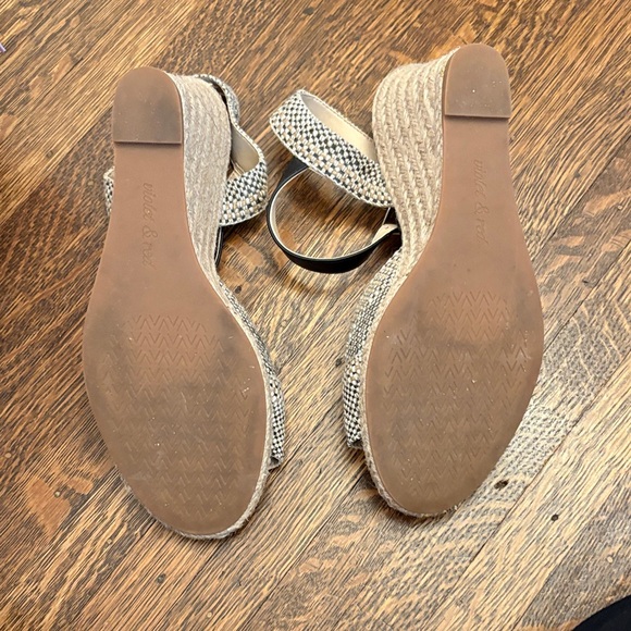 Chic Black and Cream Espadrille Sandals - Picture 4 of 5